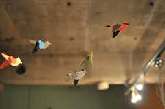 鳥たちがくるくると飛んでいます。(2014-07-12,共用部,LIVINGROOM,4F)