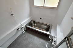 男性専用のバスルーム。シャワーは2つあります。(2022-04-27,共用部,BATH,1F)