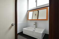 女性専用トイレ前の手洗い場。(2022-04-27,共用部,WASHSTAND,2F)