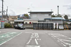 草軽電気鉄道旧北軽井沢駅舎周辺のは高速バスの乗り場を併設しています。(2022-04-27,共用部,ENVIRONMENT,1F)