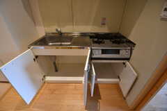 キッチン下は収納スペース。（112号室）(2022-01-25,専有部,ROOM,1F)