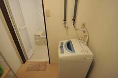 洗面台の洗濯機。(2012-10-03,共用部,LAUNDRY,1F)