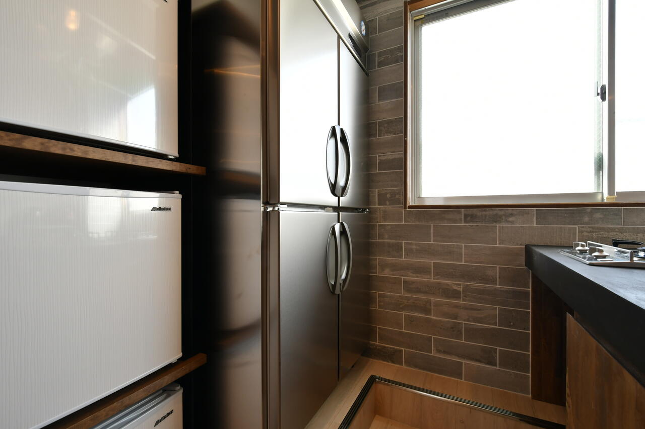 業務用冷凍庫は共用です。|4F キッチン