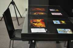 テーブルはディスプレイ台にもなります。(2013-08-02,共用部,OTHER,1F)