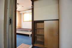 入り口には靴棚が設置されています。（102号室）(2013-08-02,専有部,ROOM,2F)