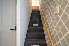 階段の様子。2階は女性専用エリアです。(2022-09-29,共用部,OTHER,1F)