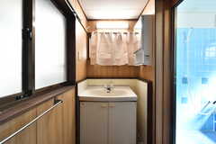 脱衣室に設置された洗面台の様子。(2022-10-26,共用部,WASHSTAND,1F)