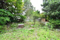 サンルーム前の庭。(2023-06-21,共用部,ENVIRONMENT,1F)