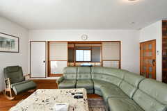 リビングの隣は、共用の和室です。(2022-12-08,共用部,LIVINGROOM,1F)