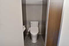 男性専用トイレの様子2。(2020-02-05,共用部,TOILET,1F)