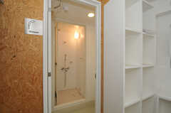 シャワールームの様子。(2010-10-15,共用部,BATH,2F)