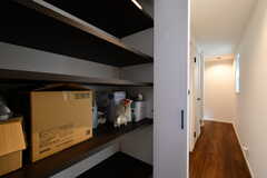 廊下の収納棚は私物を入れておくことができます。(2020-08-17,共用部,OTHER,1F)
