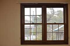 格子窓の様子。（204号室）(2014-02-27,専有部,ROOM,2F)