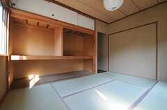 専有部の様子2。収納にはロールスクリーンが設置される予定です。（102号室）(2013-10-28,専有部,ROOM,1F)