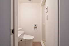 ウォシュレット付きトイレの様子。（204号室）(2022-06-11,専有部,ROOM,2F)