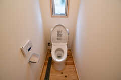 ウォシュレット付きトイレの様子。（D棟）(2023-07-03,専有部,ROOM,1F)