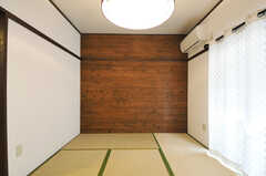 和室の様子。壁面には杉板が貼られています。（101号室）(2013-03-18,専有部,ROOM,1F)
