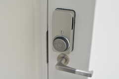 玄関の鍵は複製のできないカードキー。(2014-09-30,周辺環境,ENTRANCE,2F)
