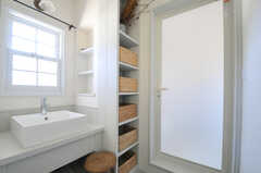 脱衣室は洗面台付き。(2013-03-12,共用部,BATH,2F)