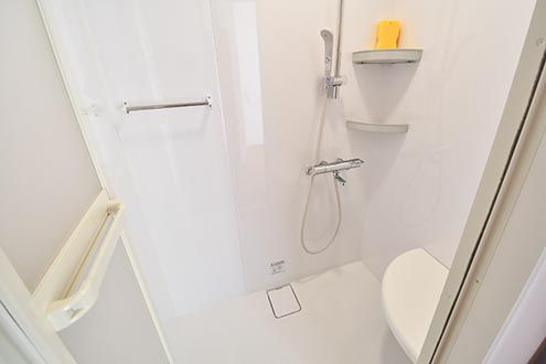 シャワールームの様子。|2F 浴室