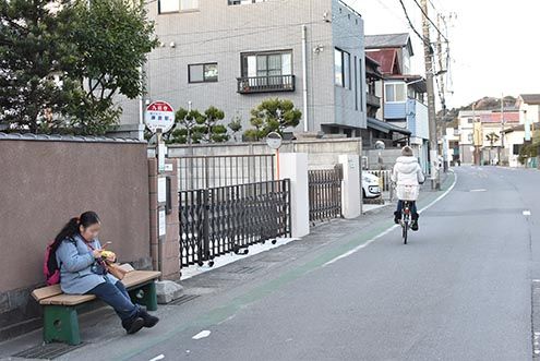 各線・鎌倉駅行きのバス停の様子。|1F 周辺環境