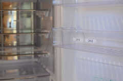 冷蔵庫は専有部ごとにスペースが分けられています。(2013-04-05,共用部,KITCHEN,1F)
