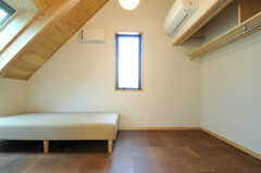 専有部の様子。傾斜のある天井です。（201号室）(2013-04-05,専有部,ROOM,2F)