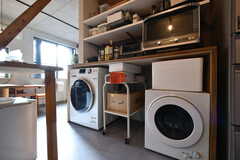 洗濯機と乾燥機の様子。(2022-12-23,共用部,LAUNDRY,1F)