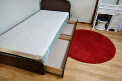 ベッドは引き出し付きです。（101号室）(2021-12-21,専有部,ROOM,1F)