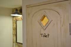 トイレのドアの様子。(2014-05-27,共用部,TOILET,2F)