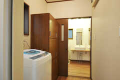 バスルームの脱衣室の様子2。(2011-12-02,共用部,BATH,2F)