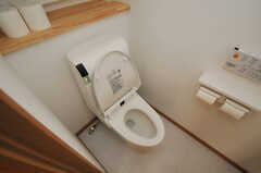 ウォシュレット付きトイレの様子。(2010-11-10,共用部,TOILET,1F)