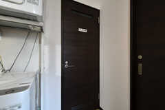 トイレのドア。(2021-12-13,共用部,TOILET,1F)