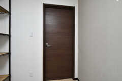 専有部のドアは防音仕様です。（105号室）(2021-12-13,専有部,ROOM,1F)