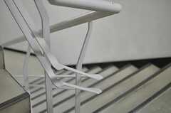 階段の手すりが幾何学的です。(2013-08-22,共用部,OTHER,2F)