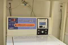 洗濯機・乾燥機はコイン式。(2013-07-18,共用部,LAUNDRY,1F)