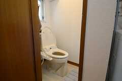 トイレはウォシュレット付きです。(2013-04-26,共用部,TOILET,2F)