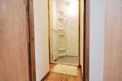 脱衣室とシャワールームの様子。(2010-04-26,共用部,BATH,3F)