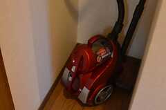 掃除機は各部屋の掃除にも使ってOK。(2013-11-21,共用部,KITCHEN,1F)