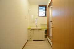 脱衣室には洗面台が設けられています。(2014-09-03,共用部,BATH,2F)