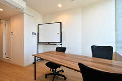 貸し会議室の様子2。ホワイトボードが用意されています。(2021-02-16,共用部,OTHER,5F)