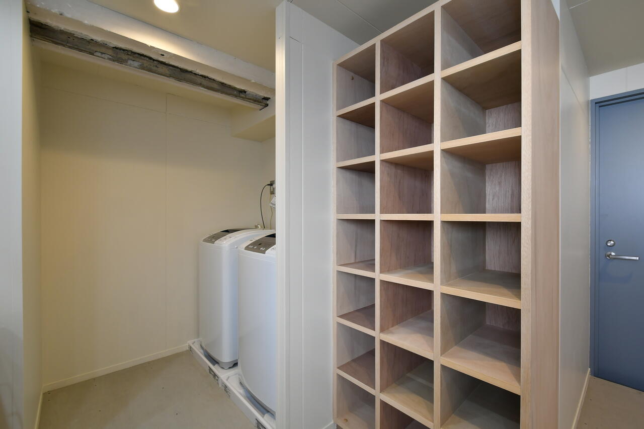洗面グッズなどを収納できる棚。|3F 洗面台
