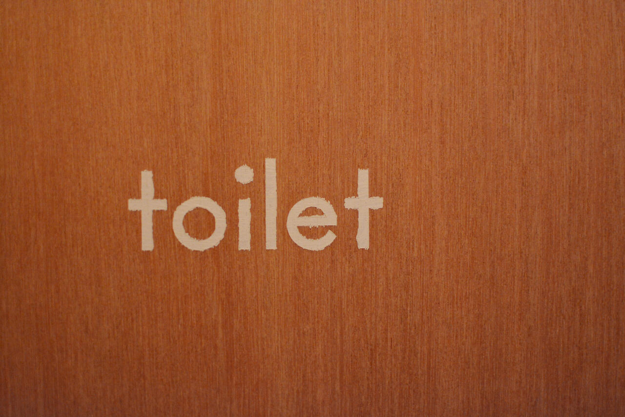 トイレのサイン。ステンシルです。|3F トイレ