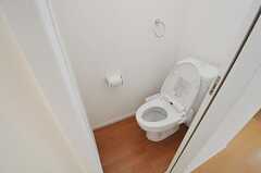ウォシュレット付きトイレの様子。(2013-03-19,共用部,TOILET,2F)