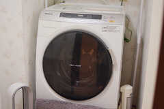 ドラム式洗濯乾燥機の様子。(2020-10-12,共用部,LAUNDRY,3F)