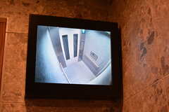エレベーター内部には防犯カメラが設置されています。(2021-12-20,共用部,OTHER,1F)