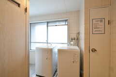 洗濯機の様子。(2023-06-09,共用部,LAUNDRY,4F)