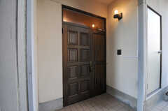 シェアハウスの正面玄関。(2011-01-19,周辺環境,ENTRANCE,1F)