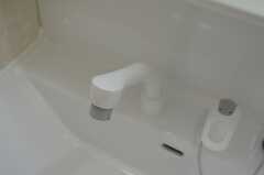 洗面台はシャワー水栓付きです。(2014-06-30,共用部,OTHER,3F)