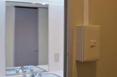 トイレの専有部内に電気のスイッチがあります。珍しい。(2014-03-18,共用部,TOILET,2F)